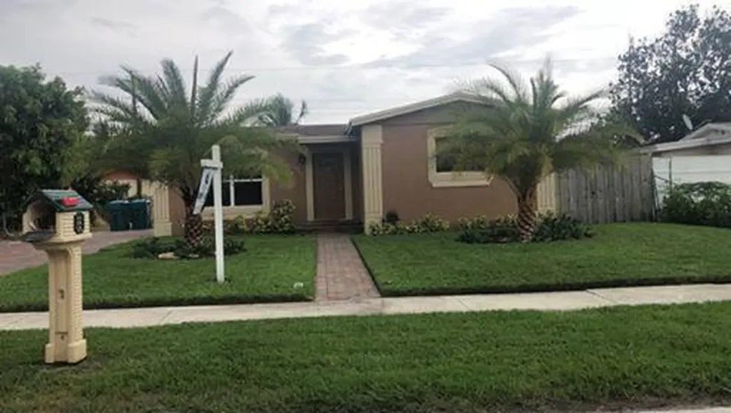 2880 NE 4th Street Boynton Beach FL 33435