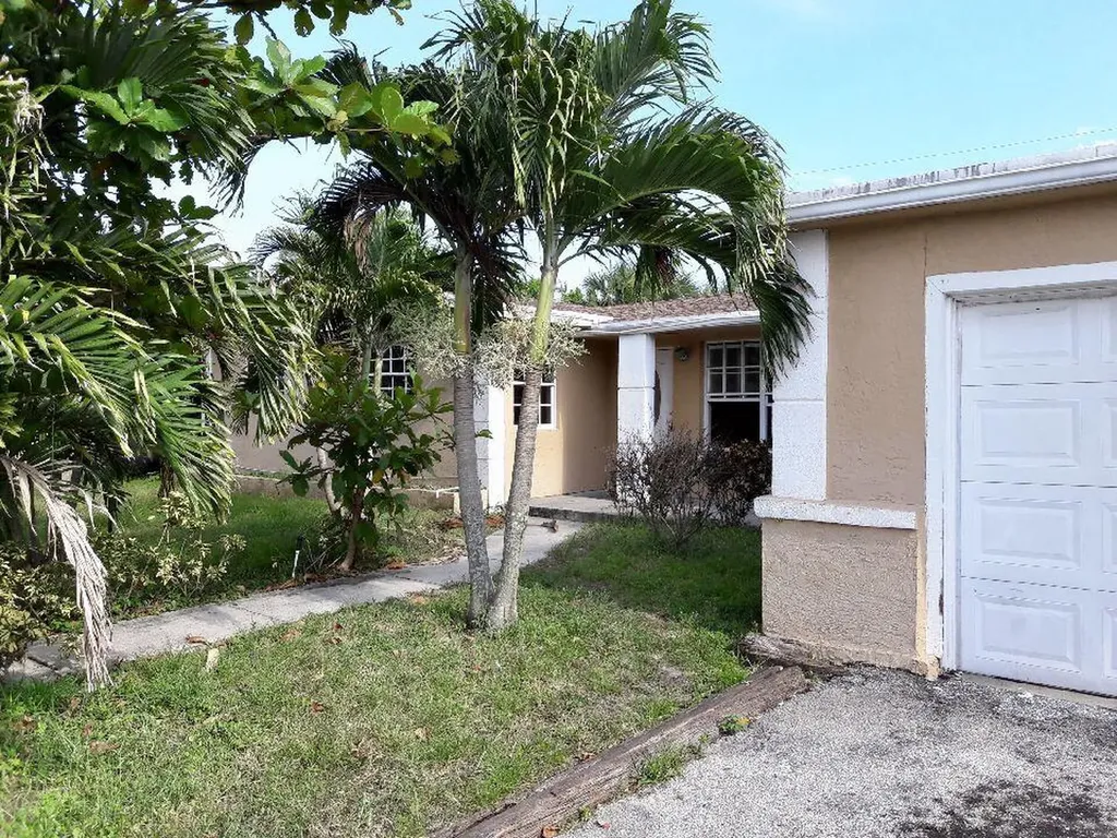 309 Masters Road Palm Springs FL 33461