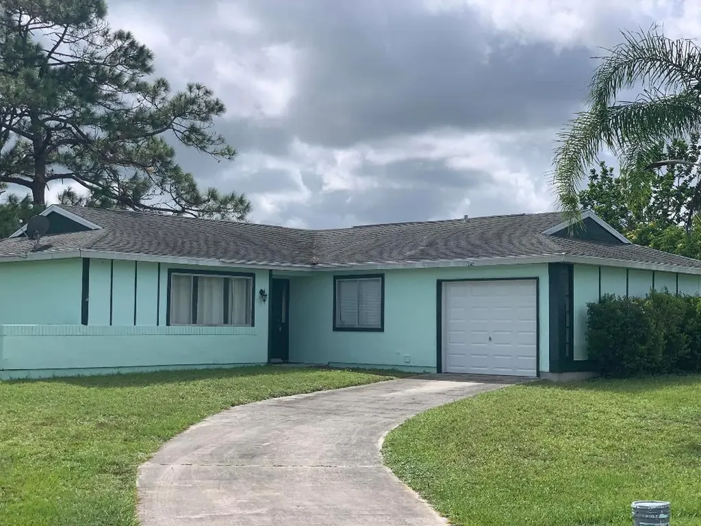 2902 SW Birtle Court Port St Lucie FL 34953