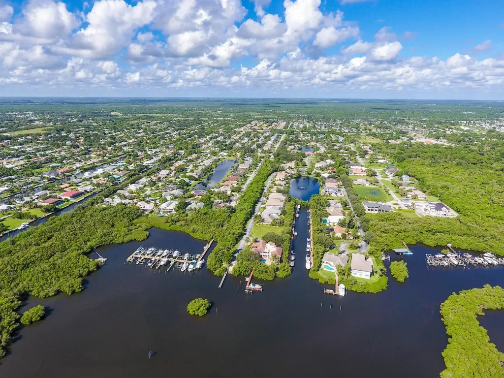 8021 SE Helen Terrace Hobe Sound FL 33455