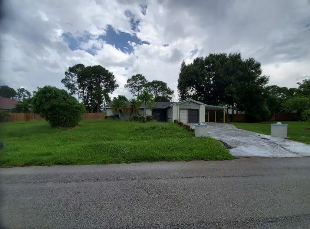 1962 SW Oakwood Road Port St Lucie FL 34953