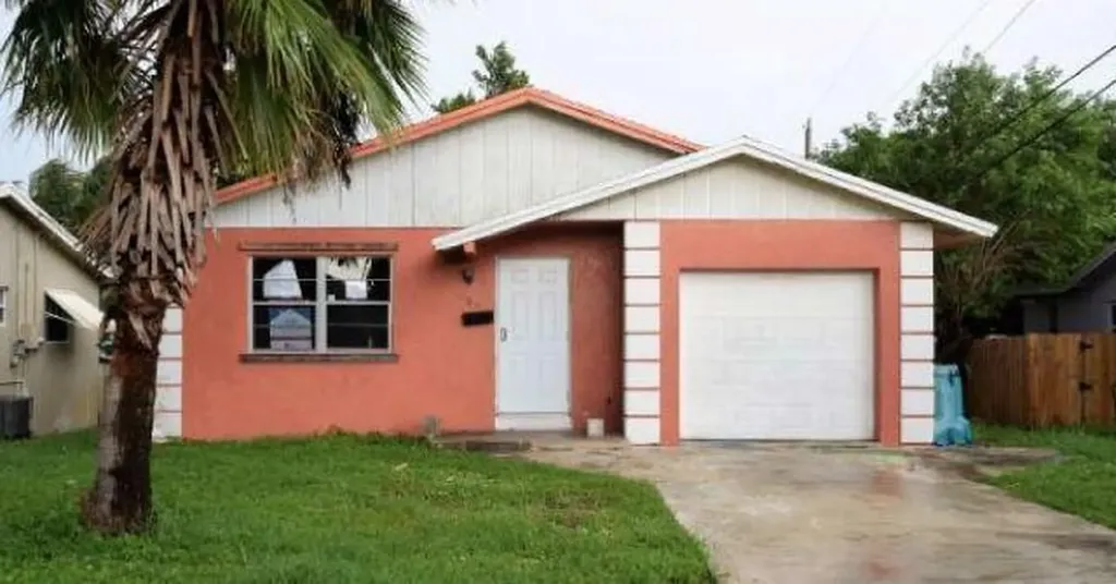 908 SW 2nd Street Boynton Beach FL 33435