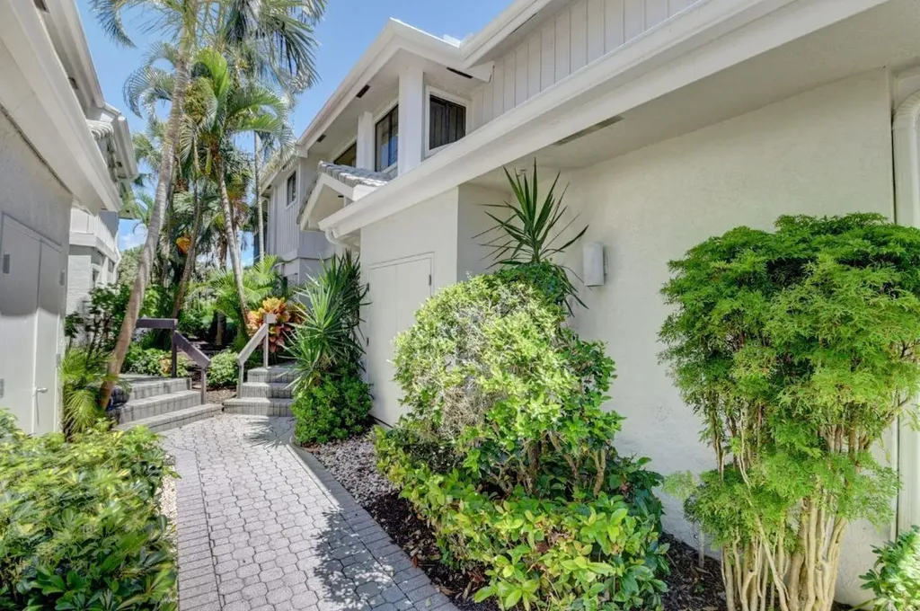 17573 Ashbourne Way Boca Raton FL 33496