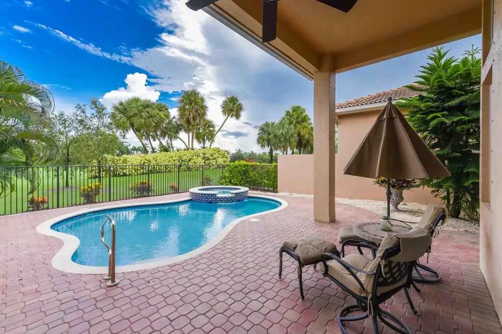 8119 Valhalla Drive Delray Beach FL 33446