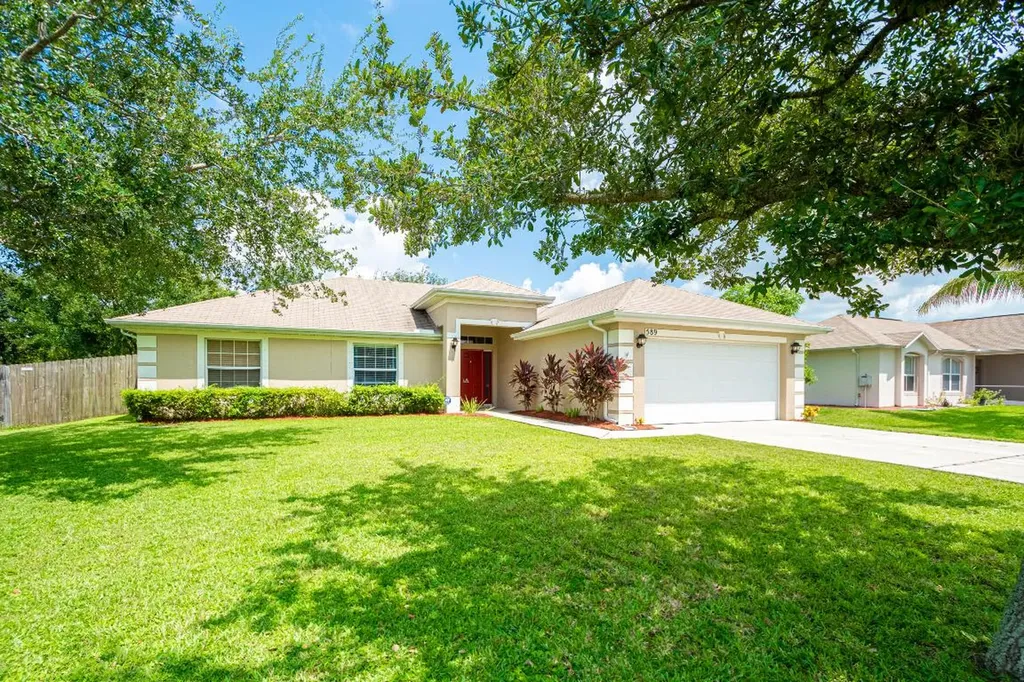 589 SW Fairway Avenue Port St Lucie FL 34983