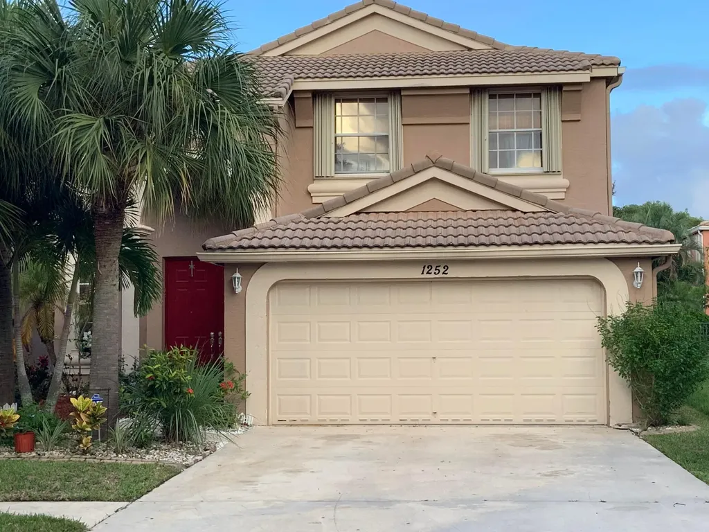 1252 Oakwater Drive Royal Palm Beach FL 33411
