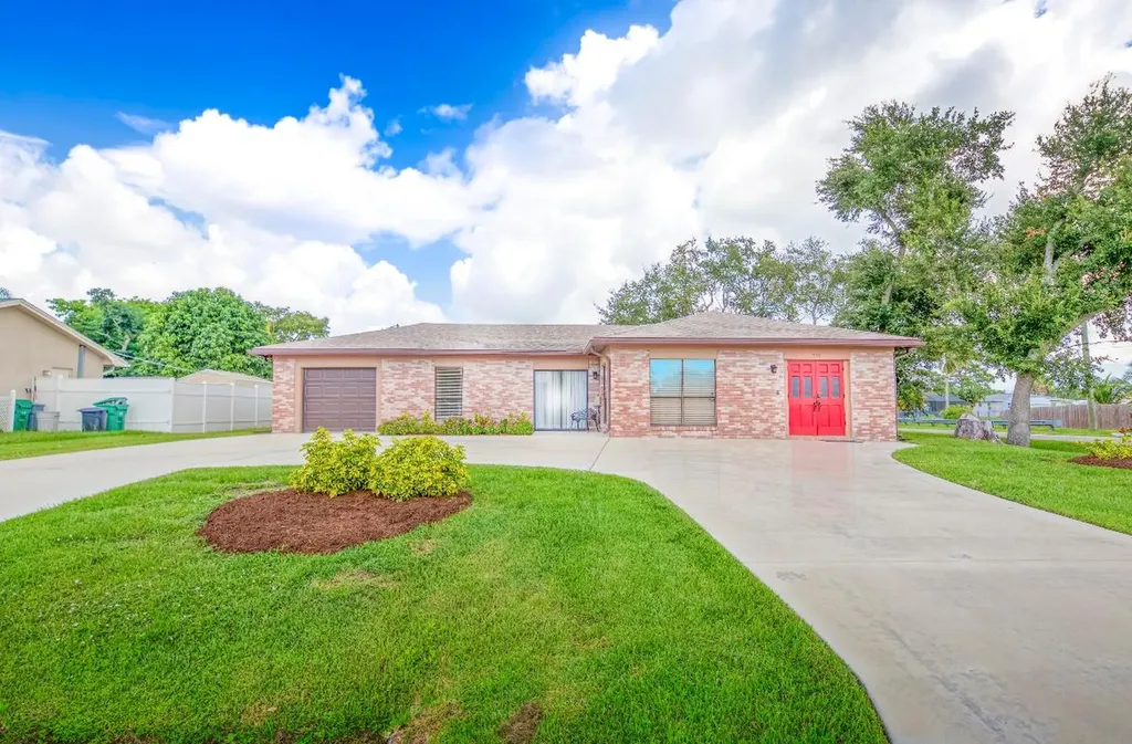 591 SE Greenway Terrace Port St Lucie FL 34983