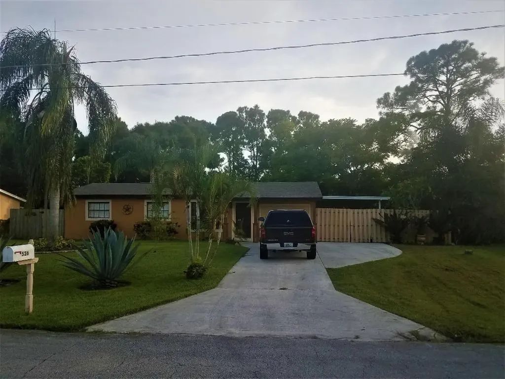 526 NW Ferris Drive Port St Lucie FL 34983