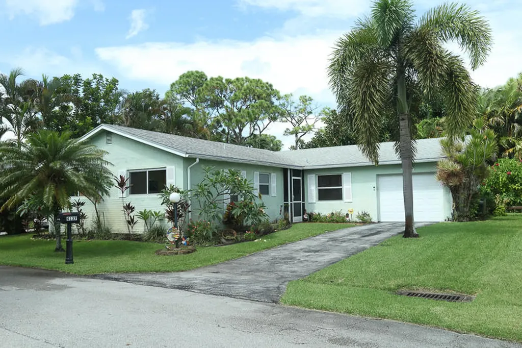 4137 Pine Aire Drive Lake Worth FL 33467