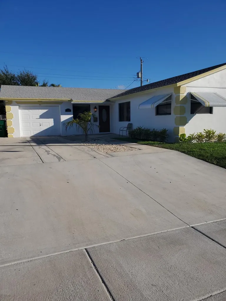 1336 W 26th Court Riviera Beach FL 33404
