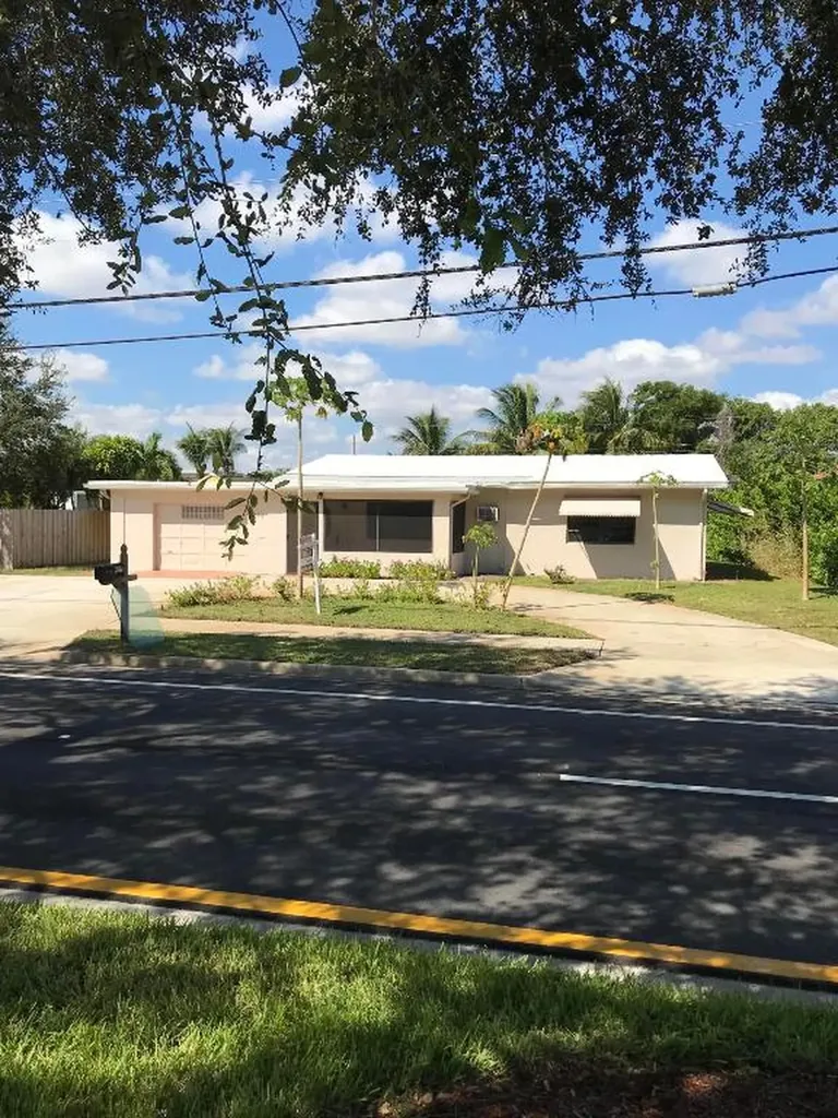 935 NW 2nd Avenue Boca Raton FL 33432