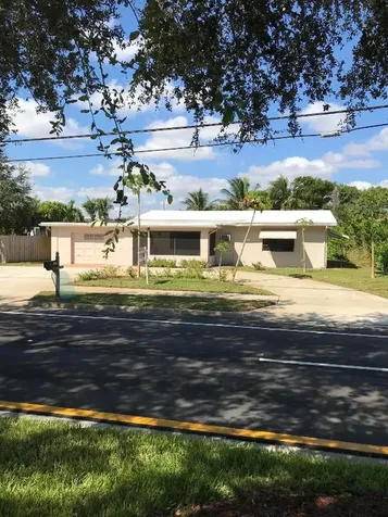 935 NW 2nd Avenue Boca Raton FL 33432