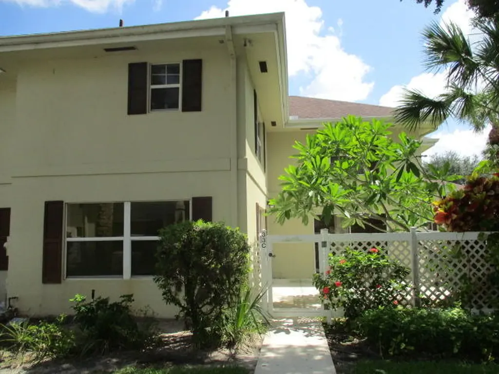 33 Clinton Court Royal Palm Beach FL 33411