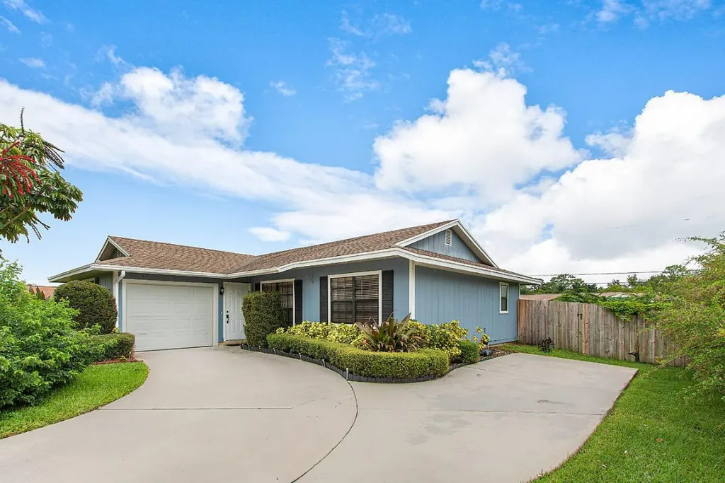 560 SW Bailey Terrace Port St Lucie FL 34953