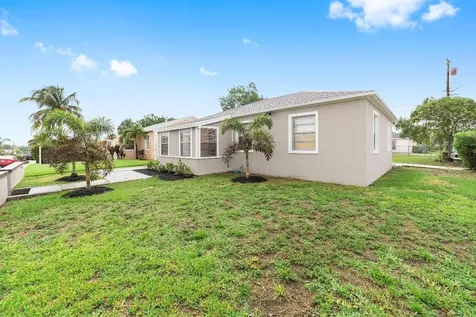 800 W 3rd Street Riviera Beach FL 33404