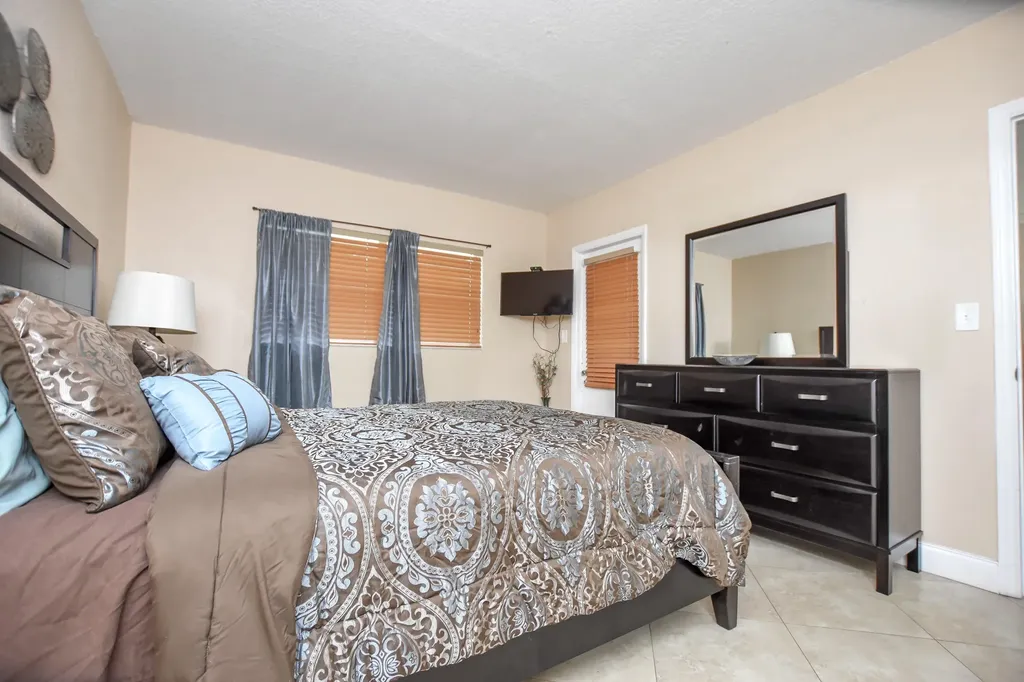 705-711 Linton Boulevard Delray Beach FL 33444