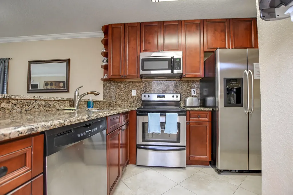 705-711 Linton Boulevard Delray Beach FL 33444