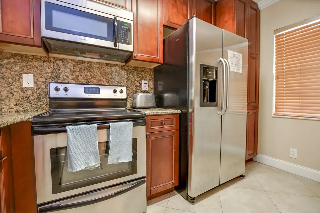 705-711 Linton Boulevard Delray Beach FL 33444