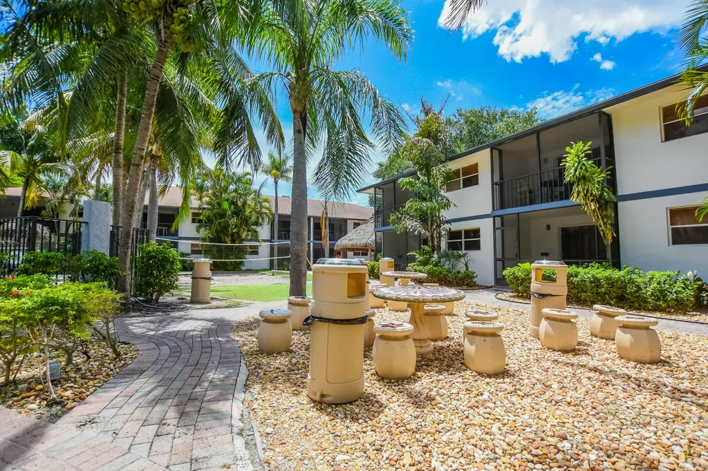 705-711 Linton Boulevard Delray Beach FL 33444