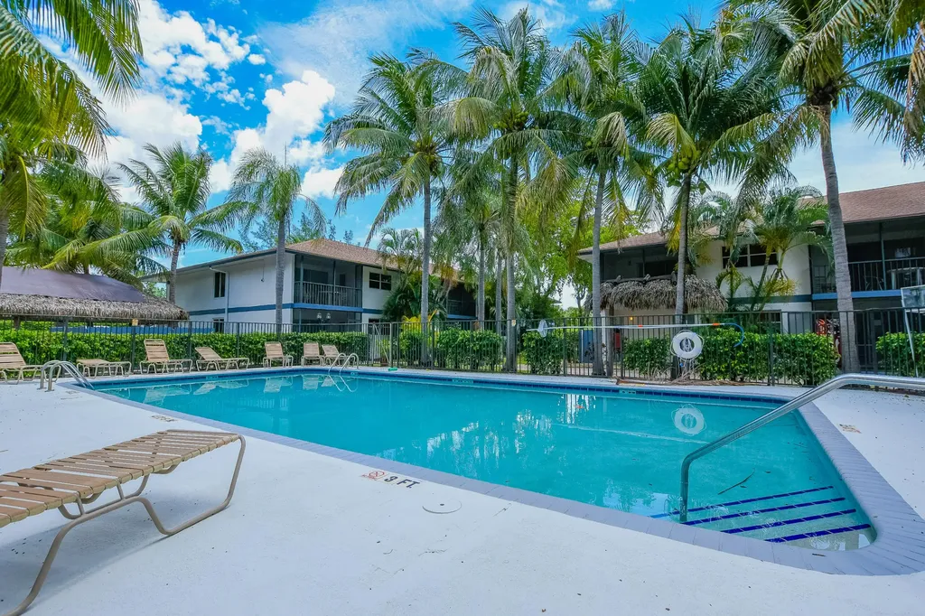 705-711 Linton Boulevard Delray Beach FL 33444