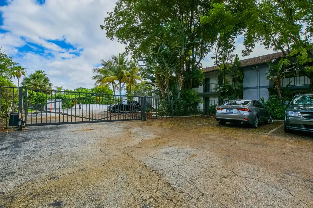 705-711 Linton Boulevard Delray Beach FL 33444