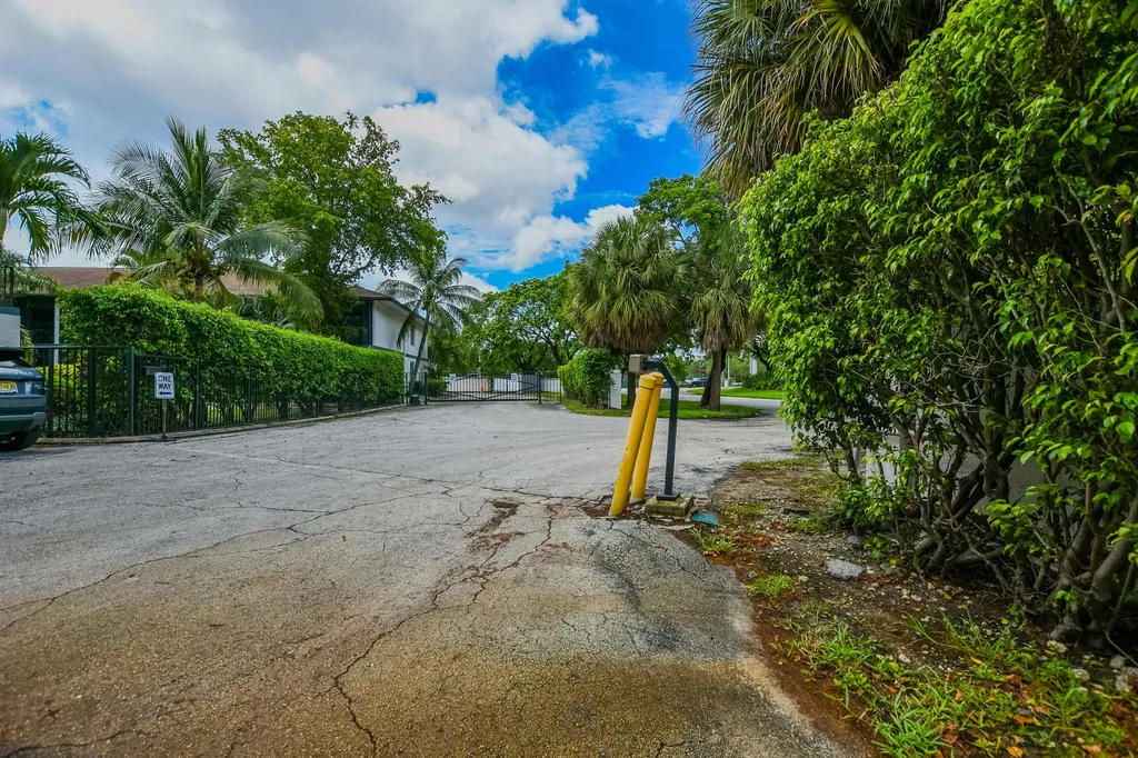 705-711 Linton Boulevard Delray Beach FL 33444