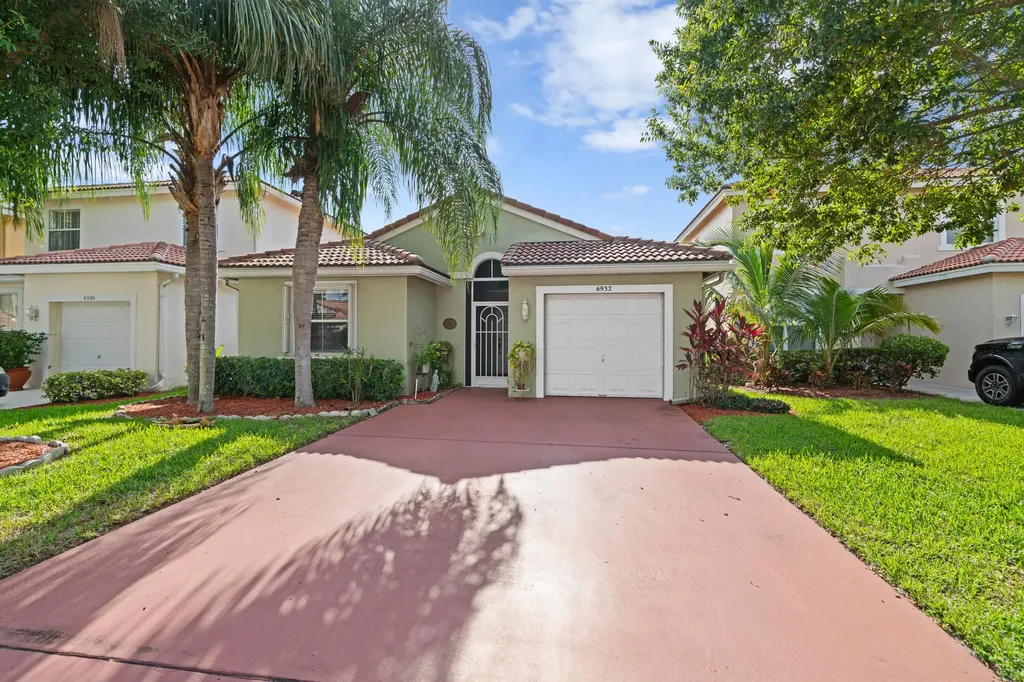 6932 Desert Inn Terrace Lake Worth FL 33463