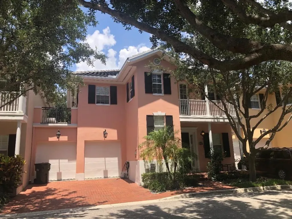 1020 W Heritage Club Circle Delray Beach FL 33483