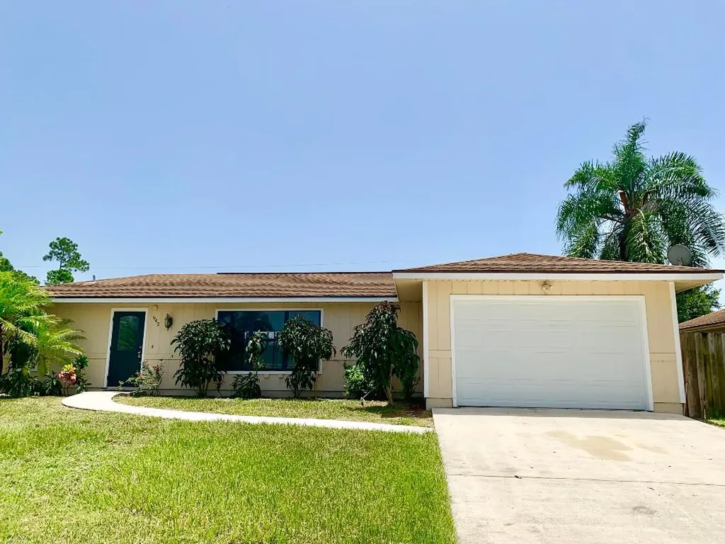 942 SE Candle Avenue Port St Lucie FL 34983