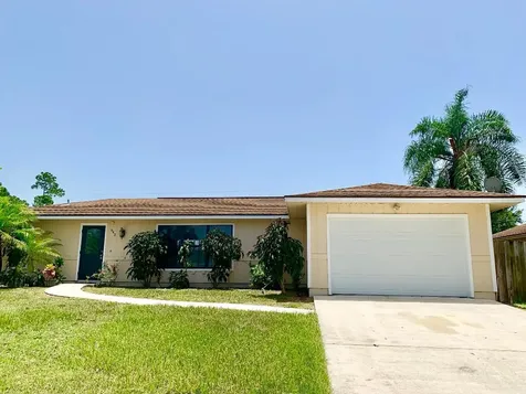 942 SE Candle Avenue Port St Lucie FL 34983