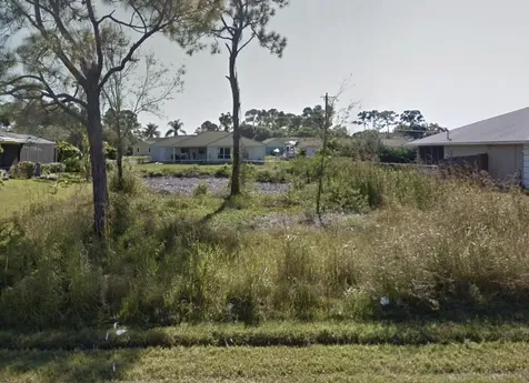472 SE Starfish Avenue Port St Lucie FL 34983