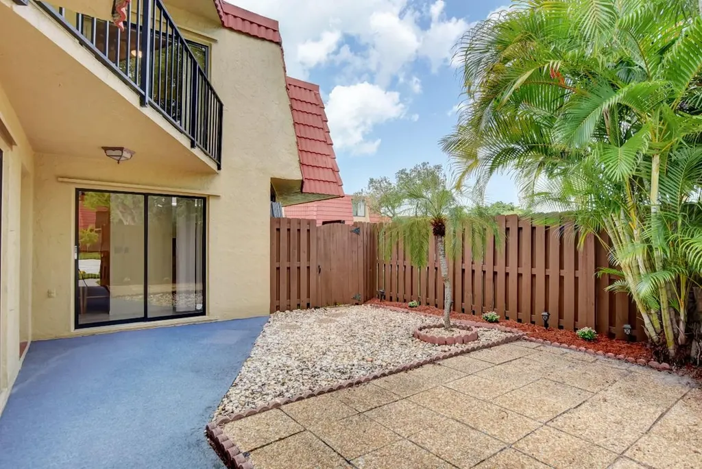 22922 Oxford Place Boca Raton FL 33433