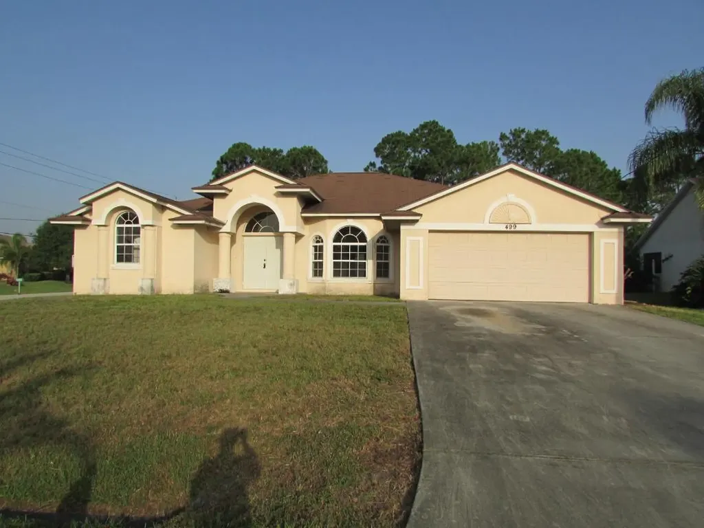 499 SW Hurtig Court Port St Lucie FL 34983