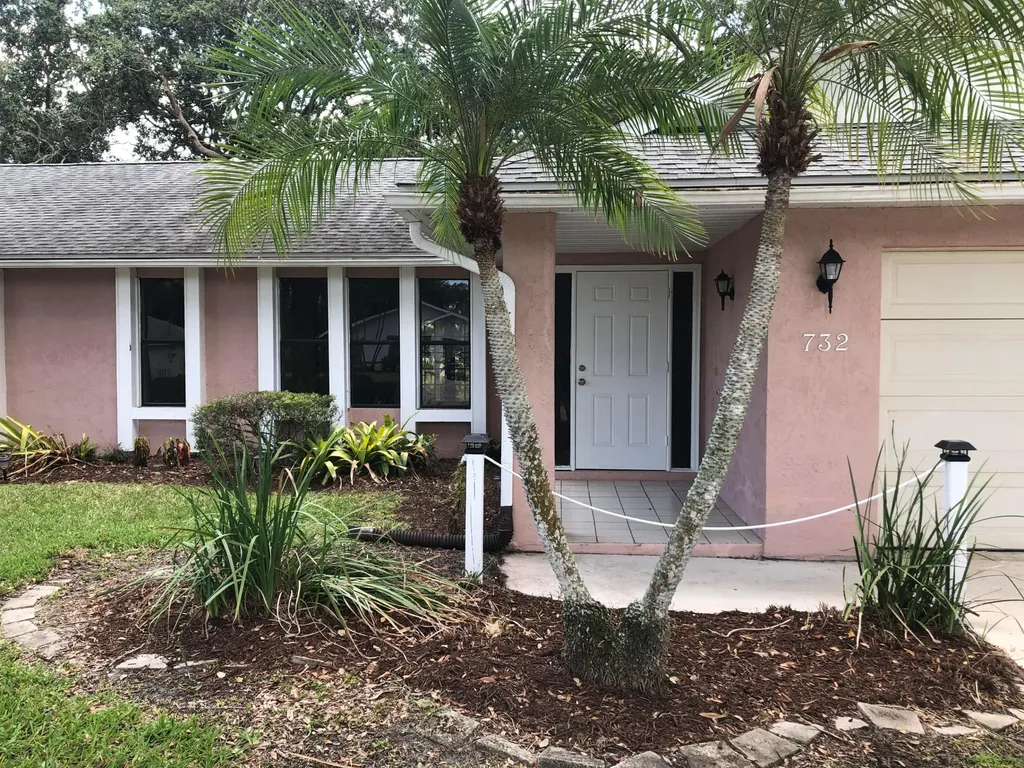 732 SE Carnival Avenue Port St Lucie FL 34983