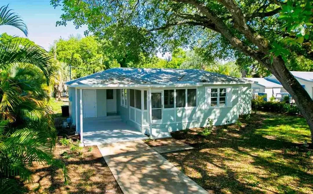 2446 17th Avenue Vero Beach FL 32960