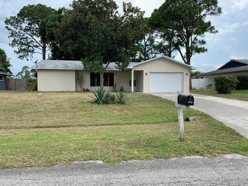 1550 SE Saxony Street Port St Lucie FL 34983