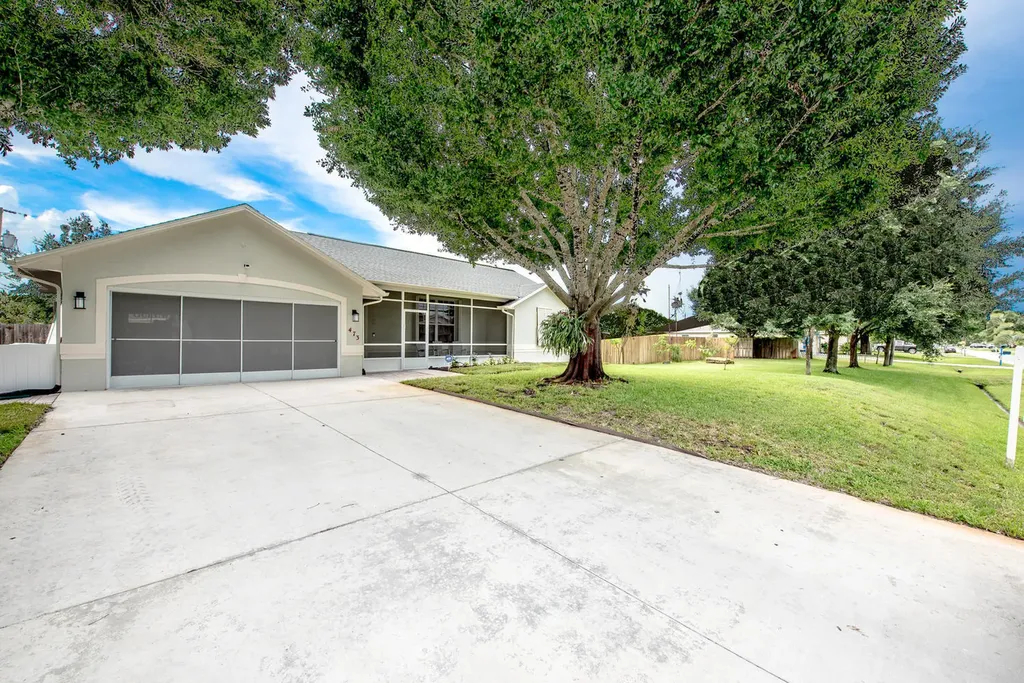 473 SW Dolores Avenue Port St Lucie FL 34983