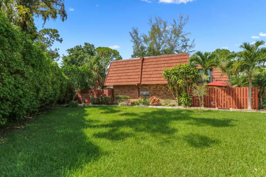 1515 Augusta Circle Delray Beach FL 33445