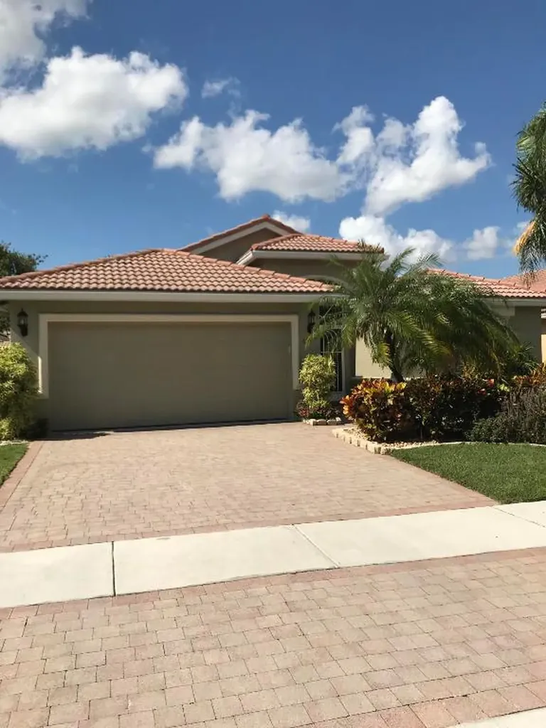 6904 Viale Elizabeth Delray Beach FL 33446