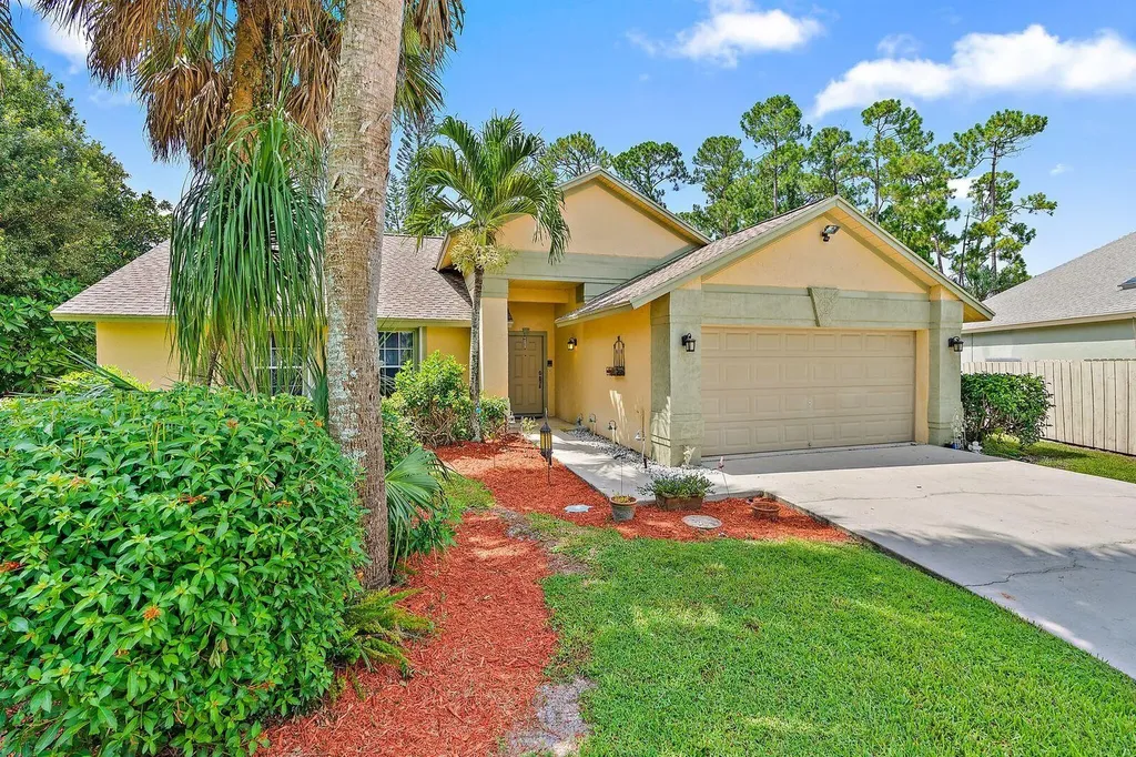 9736 Wood Pine Court Lake Worth FL 33467