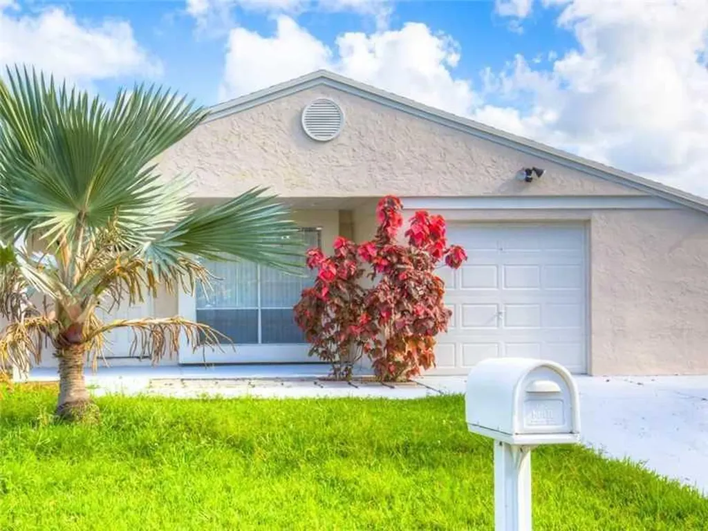 8402 Summer Field Place Boca Raton FL 33433