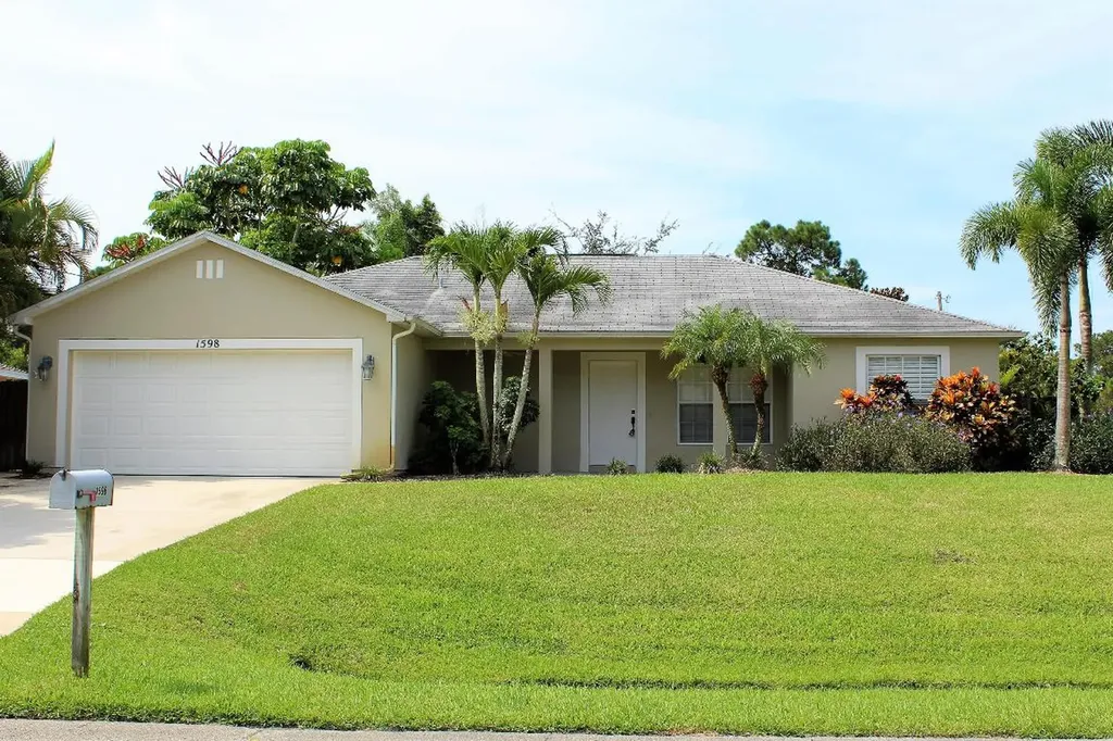 1598 SW Bellevue Avenue Port St Lucie FL 34953