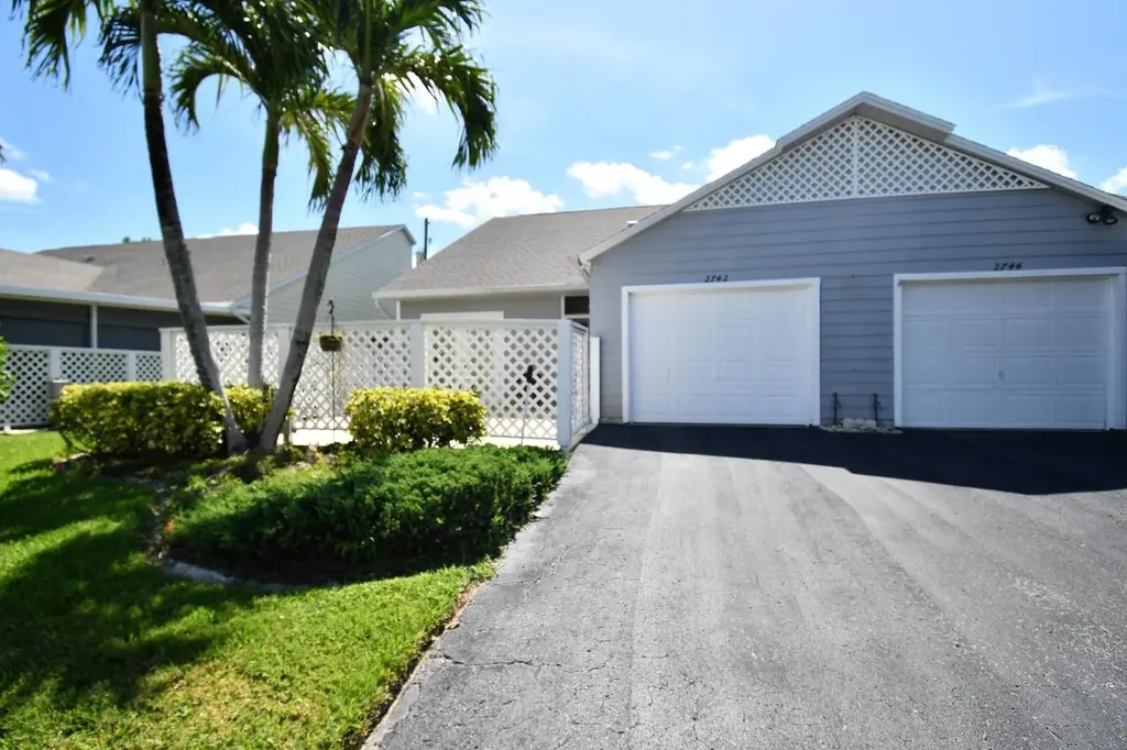 2742 SE Tropical East Circle Port St Lucie FL 34952