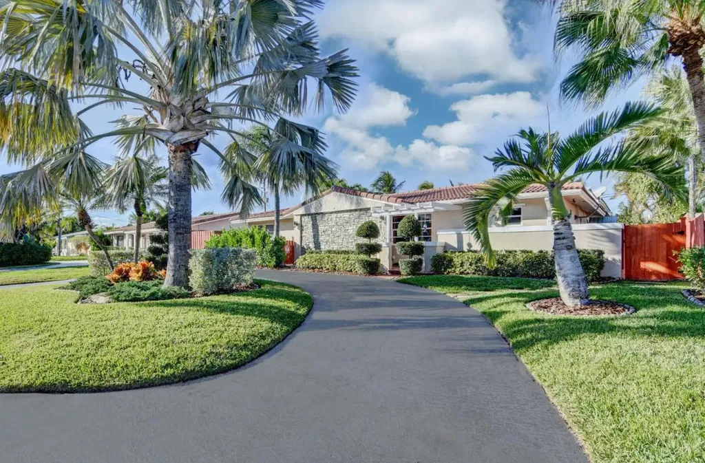 2001 NE 33rd Street Lighthouse Point FL 33064
