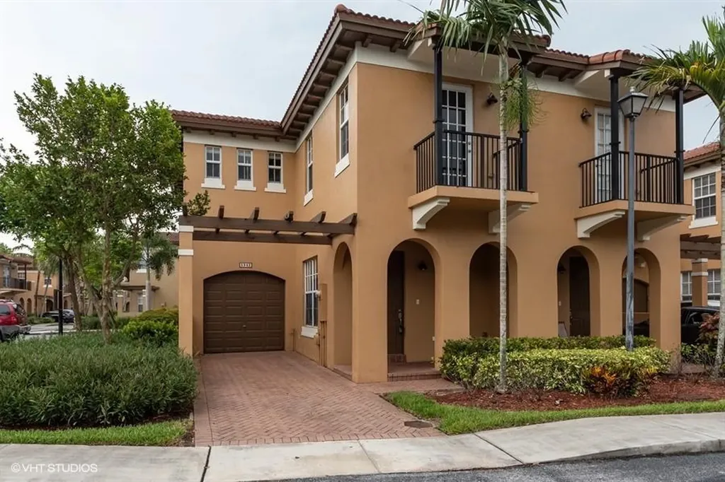 6942 Julia Gardens Drive Coconut Creek FL 33073