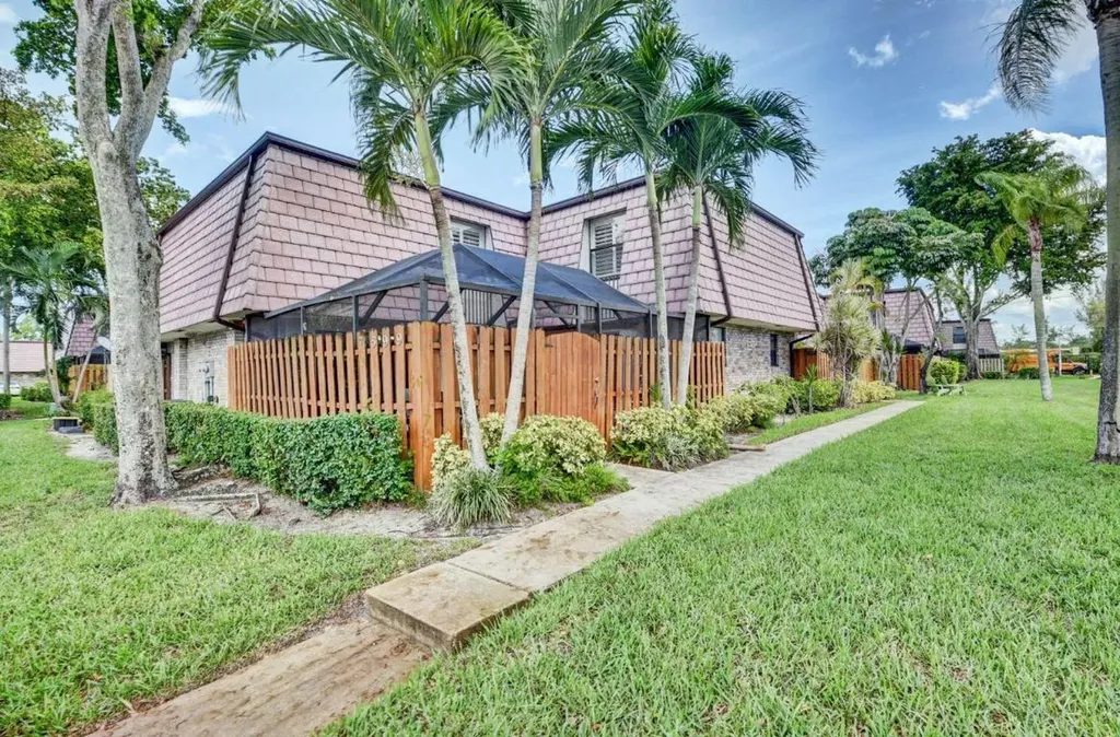 7599 Courtyard Run W Boca Raton FL 33433