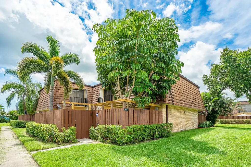 927 9th Lane Greenacres FL 33463