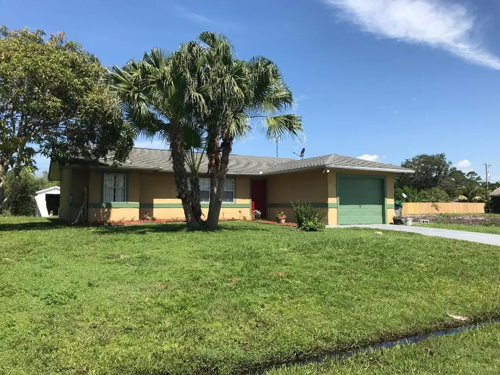 1962 SW Beekman Street Port St Lucie FL 34953