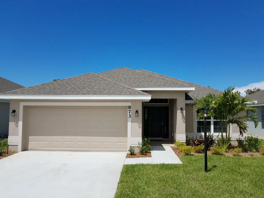 685 NE Purple Martin Place Port St Lucie FL 34983