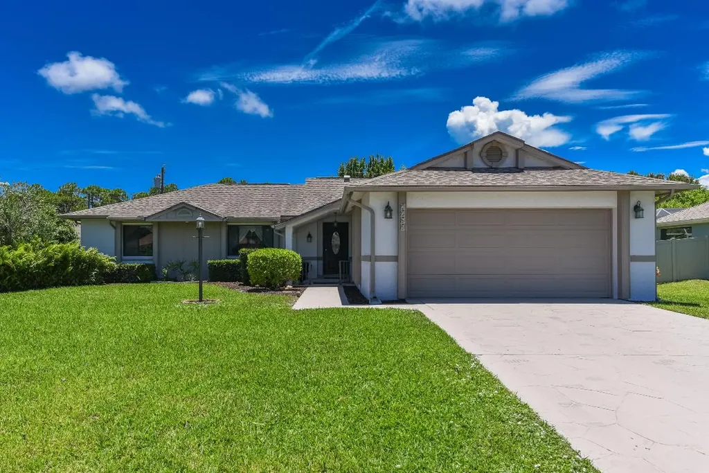 2368 SE Longhorn Avenue Port St Lucie FL 34952
